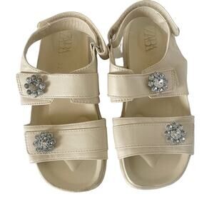 Zara Kids Cream Bejeweled Double Strap Slip On Sandals, Size 1 ⬇️